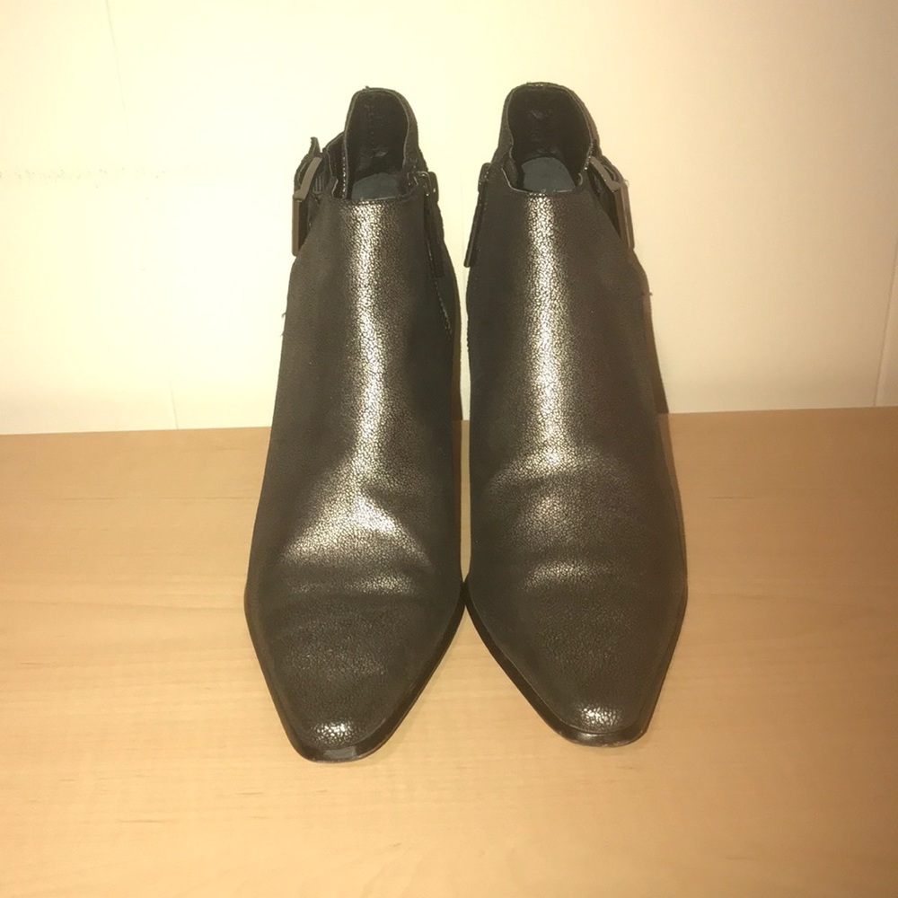 Women’s Donald Pliner heels